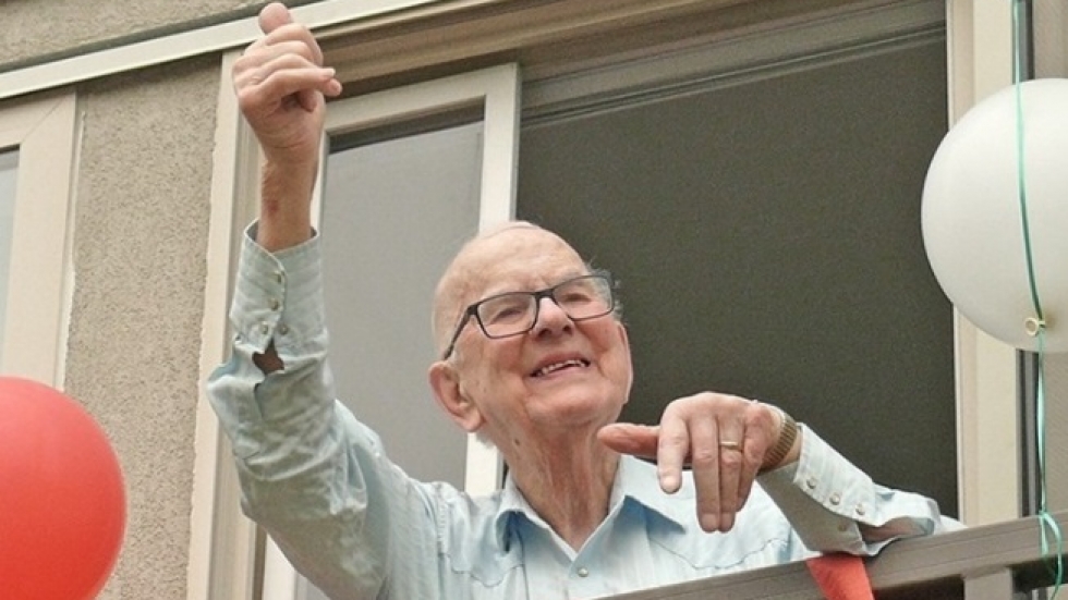 Дядо столетник получи над 1000 картички за юбилея си от цял свят 