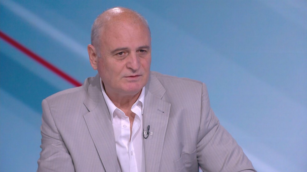 Проф. Радулов: Нямаше назначен директор в спецслужбите, без да е интервюиран от Пеевски