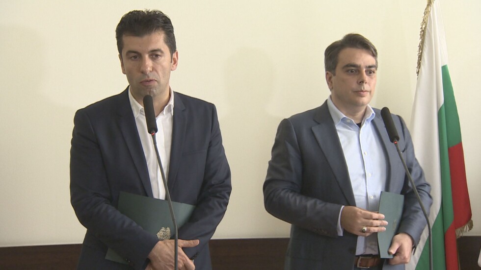 Коя партия ще изберат Кирил Петков и Асен Василев за изборите?