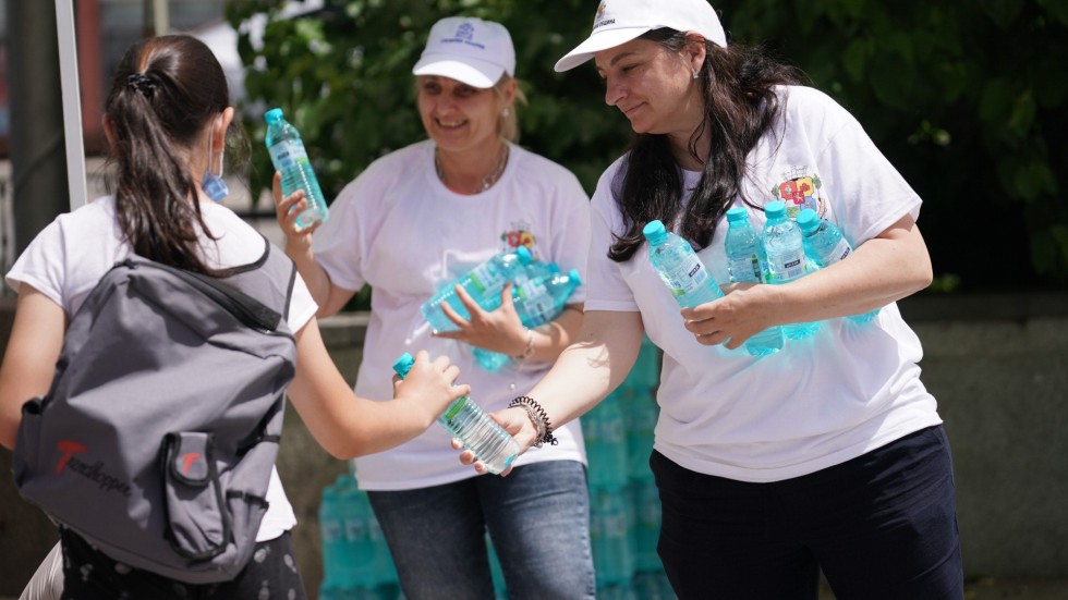 Пореден ден на жега, в София ще раздават вода на хората