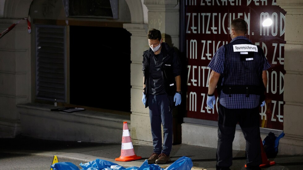 Версиите за атаката с нож във Вюрцбург: Нападателят е бил в амок или терорист