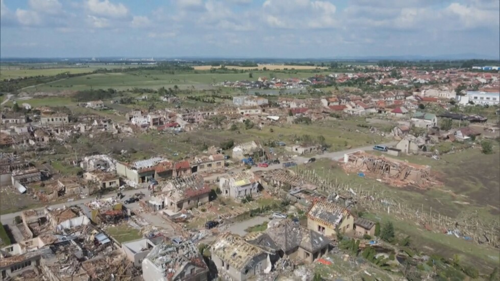 След торнадото в Чехия: Някои семейства са изгубили всичко 
