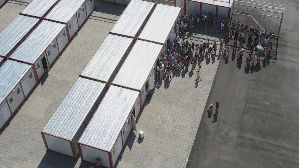 Центърът в Елхово затваря, бежанците ще се превозят до бази и хотели 