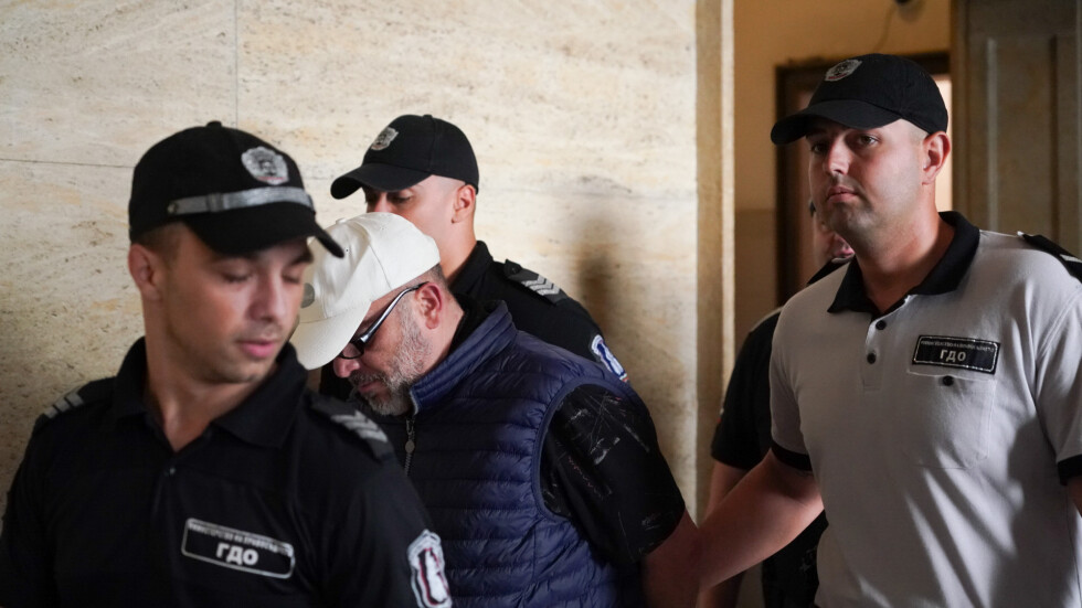 Незаконните погребения: Съдът остави в ареста траурния агент Георги Енев