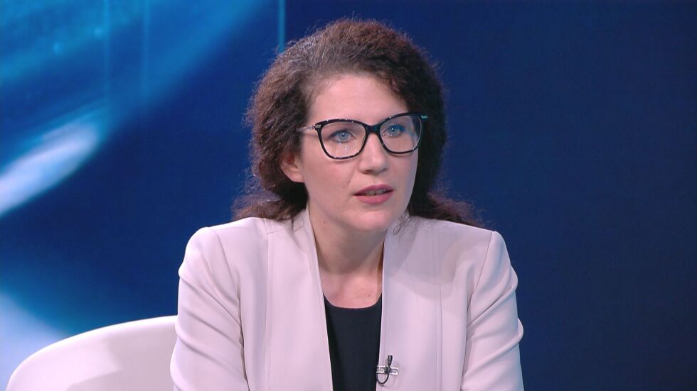 Калина Константинова пред bTV: Не виждам причина да подам оставка 