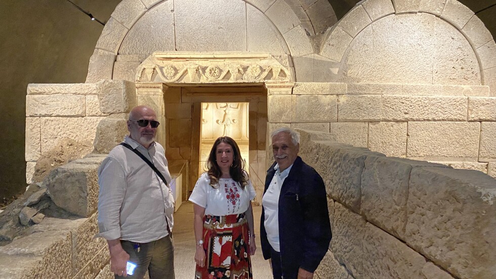 Културният министър и Херо Мустафа откриха обновената Тракийска гробница при Свещари