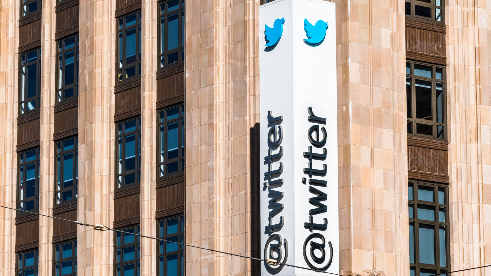 След заплахата на Мъск: Twitter предоставя данни за фалшивите профили 