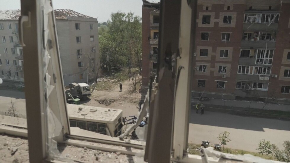 Войната в Украйна: Разрушителни бомбардировки в Лисичанск