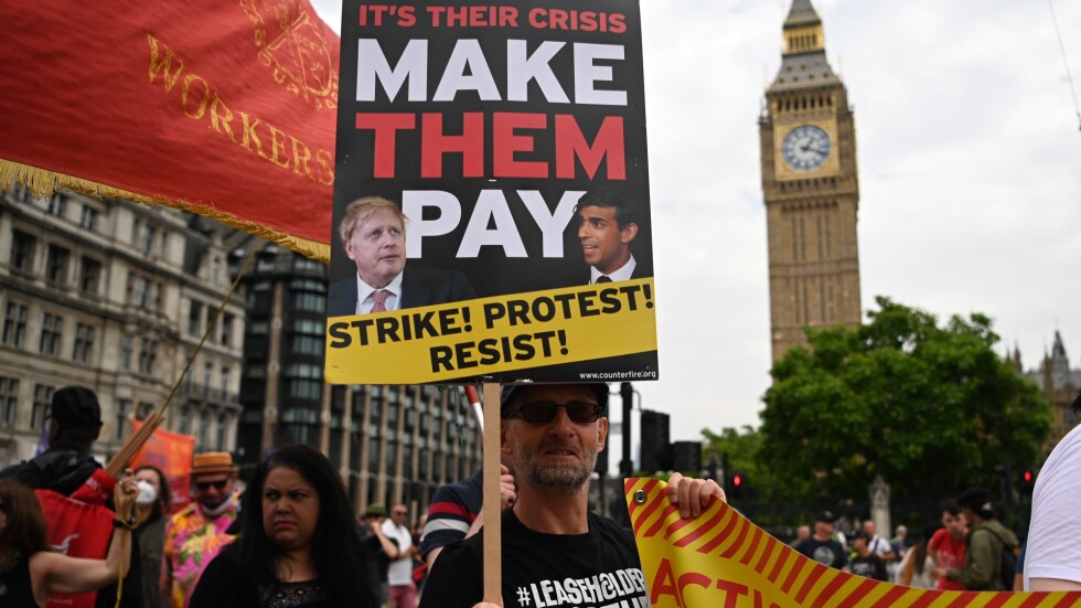 Десетки хиляди на протест в Лондон срещу икономическата криза