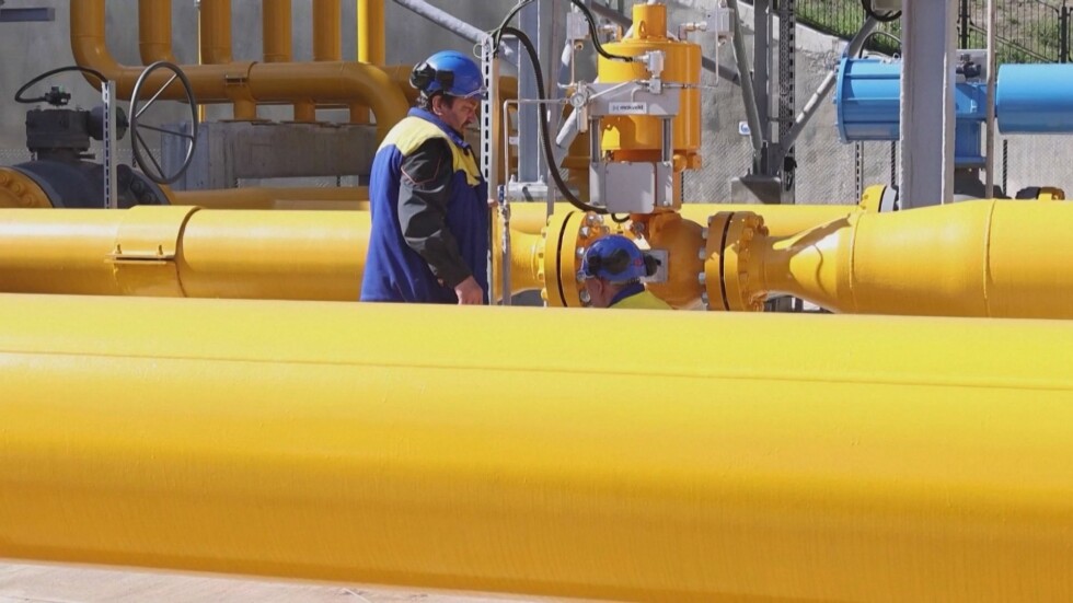 Газовата връзка с Гърция: Регионалният министър се среща със строителите