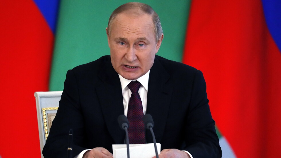 Бани с кръв от рога на сибирски елен: Болен ли е Путин?