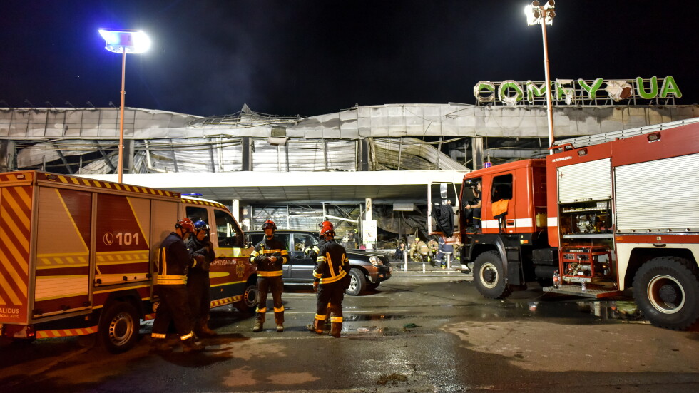 Най-малко 18 души са загинали в мола в Украйна, ударен от руска ракета