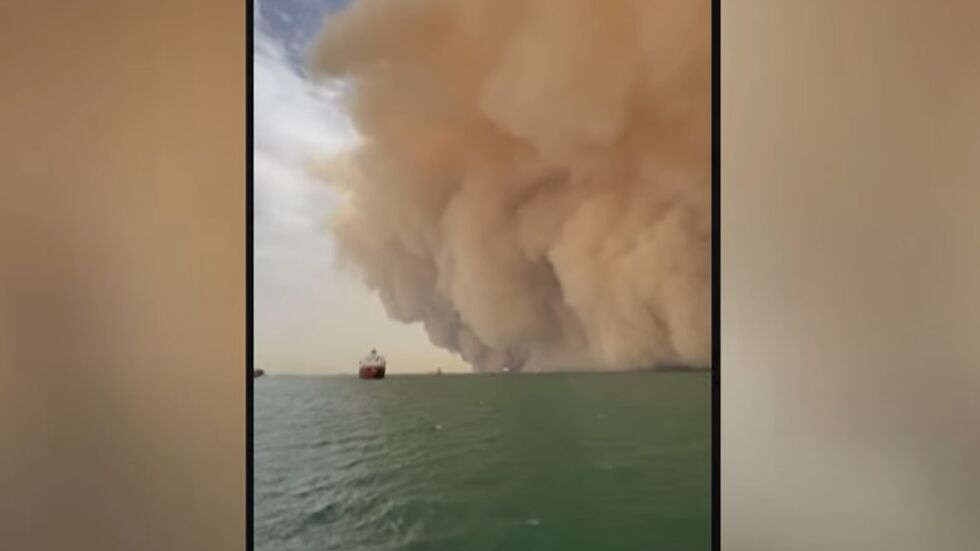 Необичайно силна пясъчна буря в Суецкия канал (ВИДЕО)