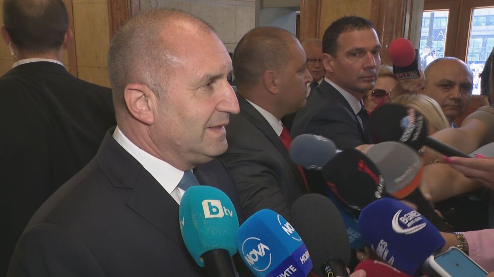  Румен Радев: Лидерите на новата коалиция предадоха доверието на своите избиратели