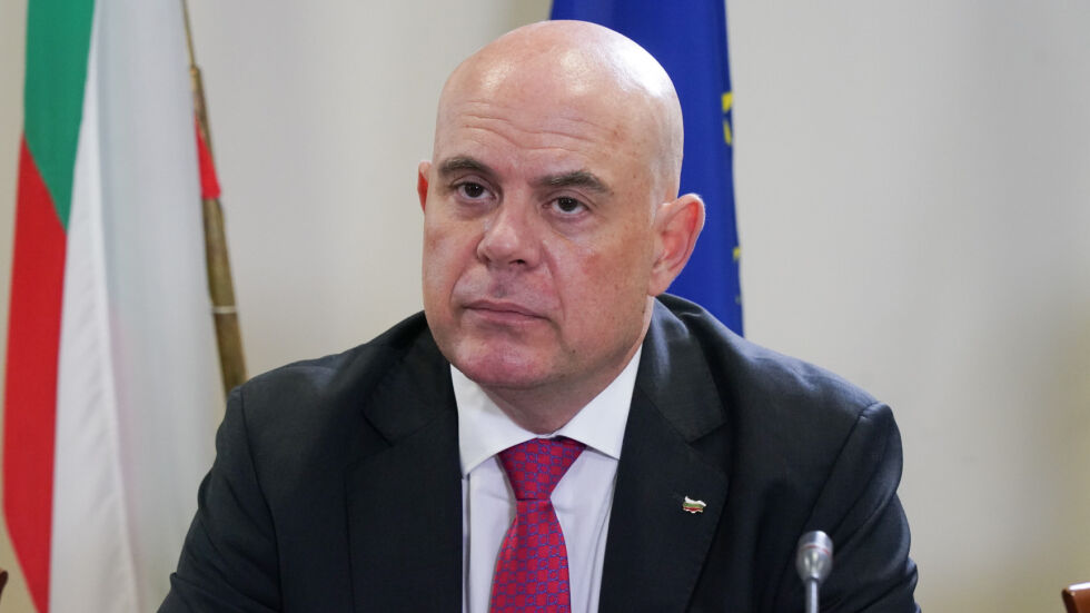  Указът за освобождението на Гешев е оповестен в Държавен вестник 