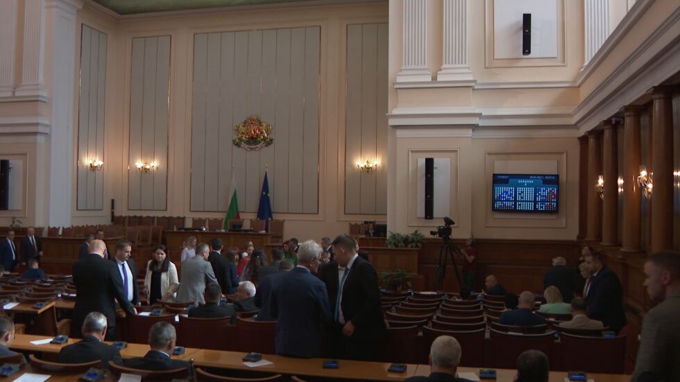 Дебати за българския лев: Депутатите обсъждат проекта за референдум на „Възраждане“