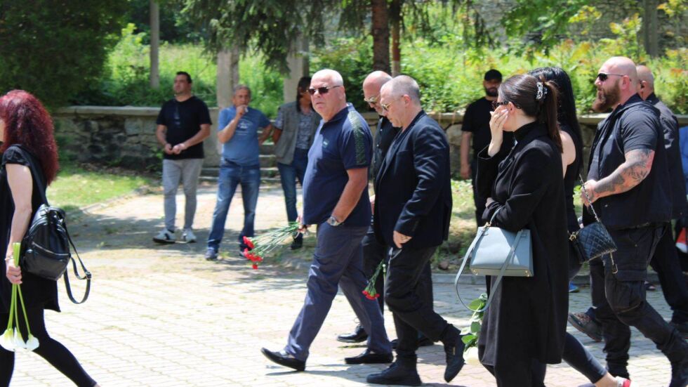 Златко Баретата присъства на погребението на Геле от братя Галеви (СНИМКИ и ВИДЕО)