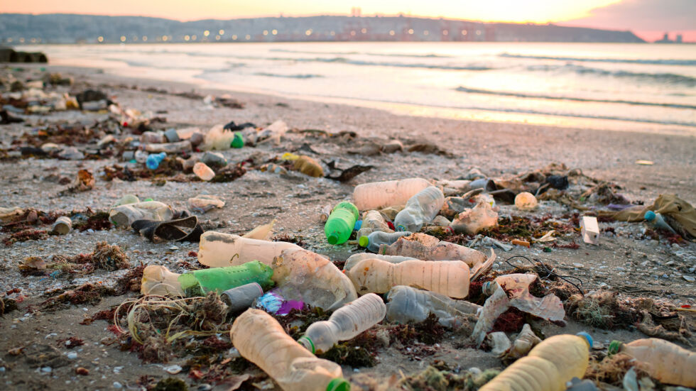 За минута се продават милион пластмасови бутилки вода: Как да намалим употребата им?