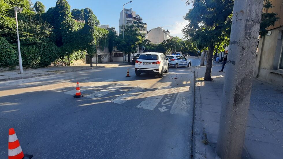 Възрастна жена и 4-годишно дете са блъснати на пешеходна пътека в Пловдив