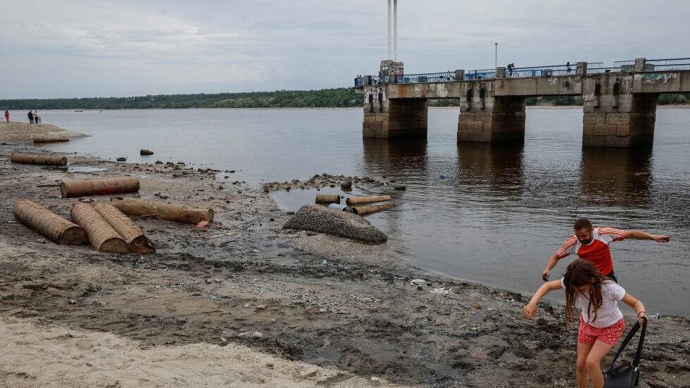 Украйна: В Черно море се носят мини, боеприпаси и експлозиви, а рибата умира