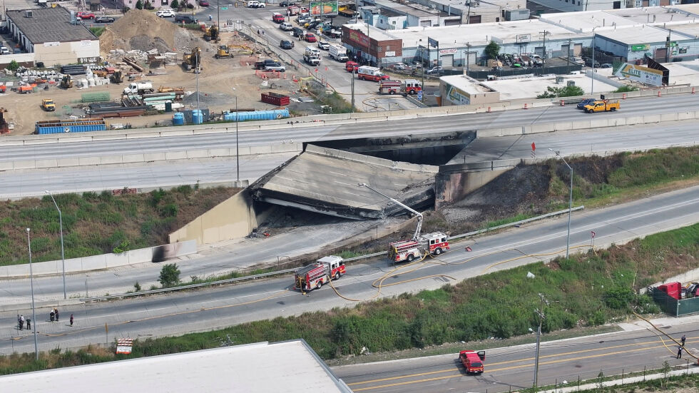 Вижте срутването на магистрала след пожар (ВИДЕО)