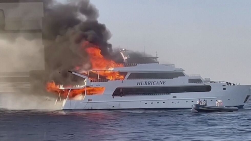 Трима загинали след пожар на кораб в Червено море (ВИДЕО)