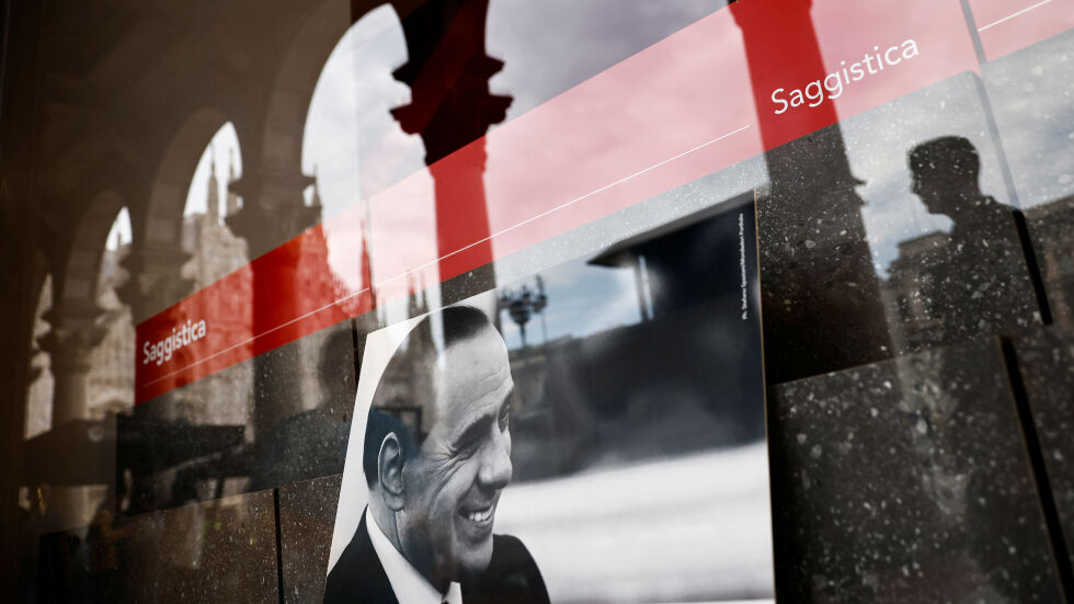 Погребението на Берлускони: Италия го изпраща с безпрецедентни почести 