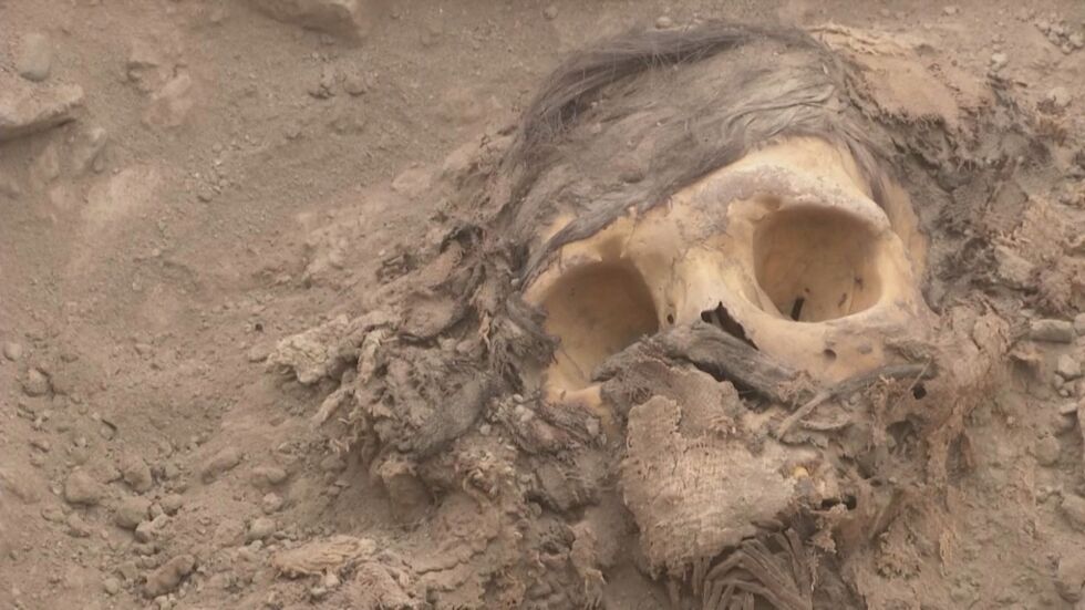 Откриха 3000-годишна мумия в Перу (ВИДЕО)