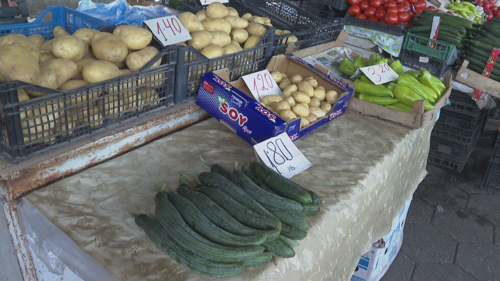 Плодовете и зеленчуците поевтиняха: Пазарът при дефлация
