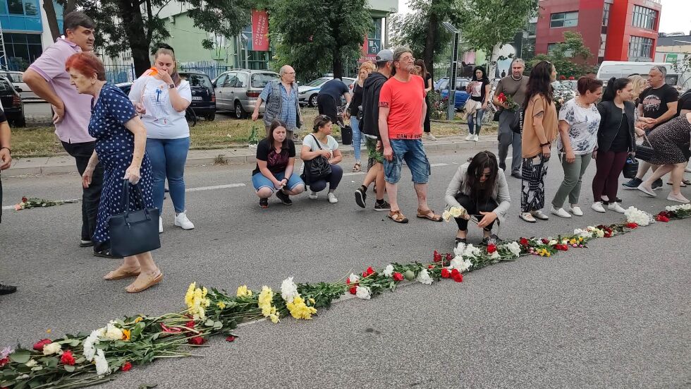 "Бели гълъби и балони": В Бургас почитат паметта на загиналите деца на пътя