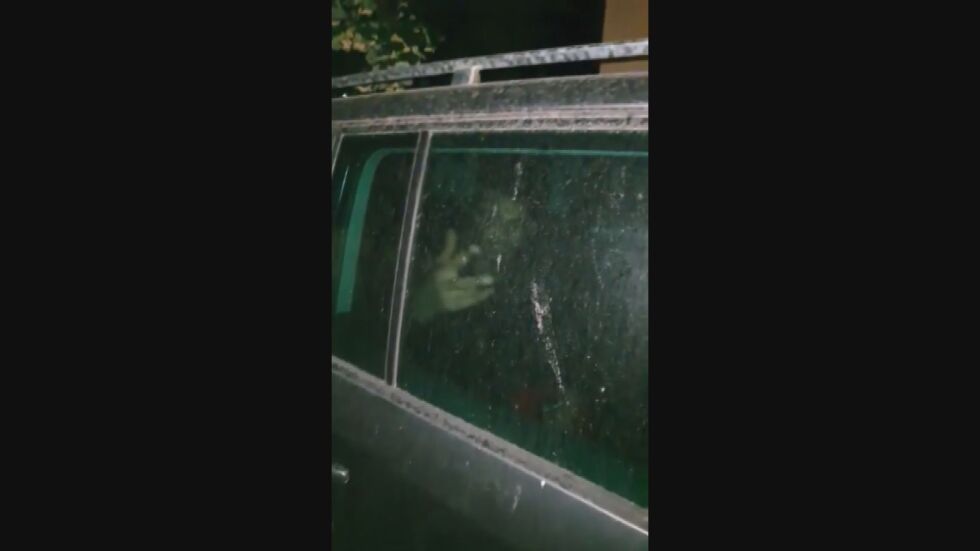 „Нямаш работа в моята кола“: Крадец остана в капан в автомобил по време на обир (ВИДЕО)