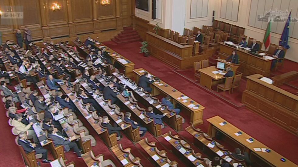 Правната комисия отхвърли предложението за референдум за запазване на лева