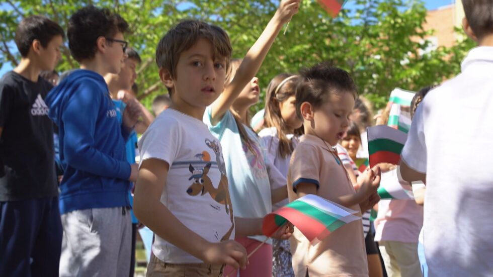 Традиции далеч от родината: Българско училище в Испания пази културата ни