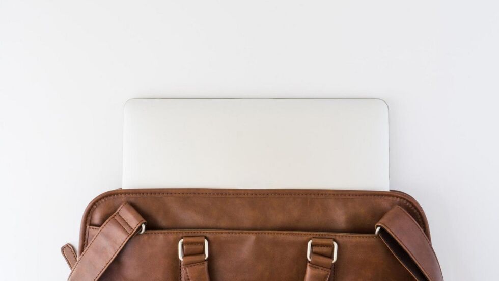 Кожена чанта за лаптоп - елегантност и издръжливост