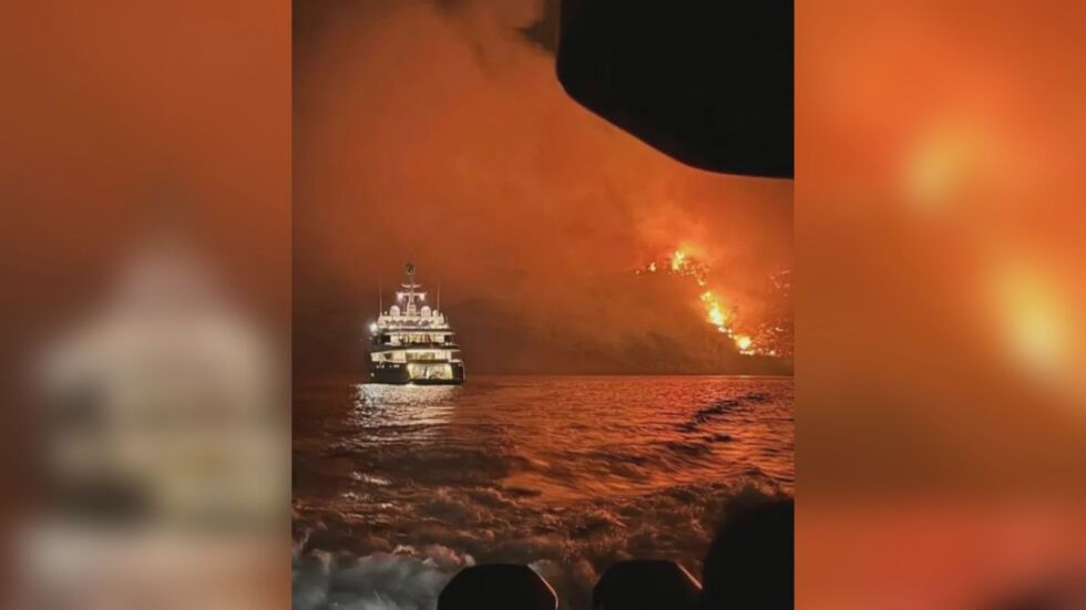  Фойерверки от яхта в морето подпалиха единствената борова гора на гръцки остров (СНИМКИ) 