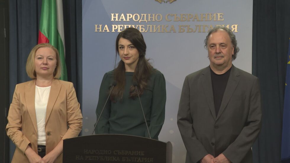  Лена Бориславова: КПКОНПИ се управлява от политически подвластни лица 