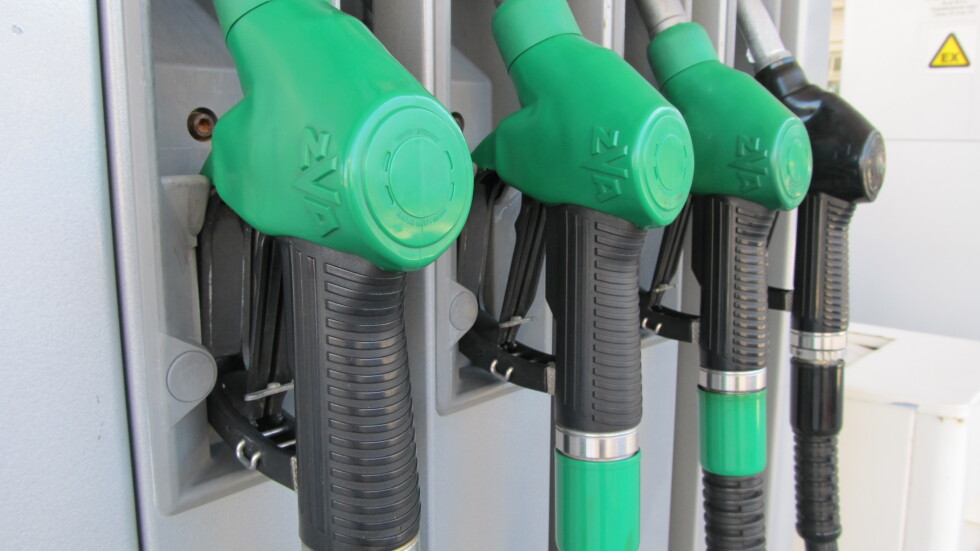 Манипулират ли се колонките по бензиностанциите? 