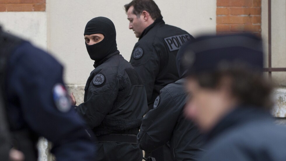 Във Франция арестуваха мъж, подготвял нападение срещу Еманюел Макрон 