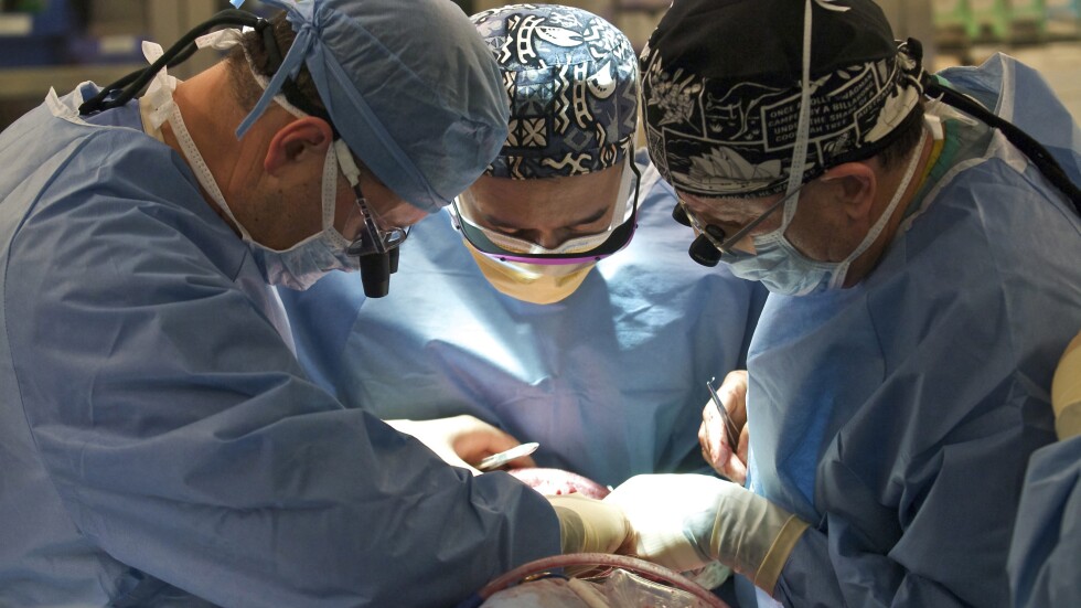 Лекари едновременно изродиха бебе и оперираха сърцето на родилка