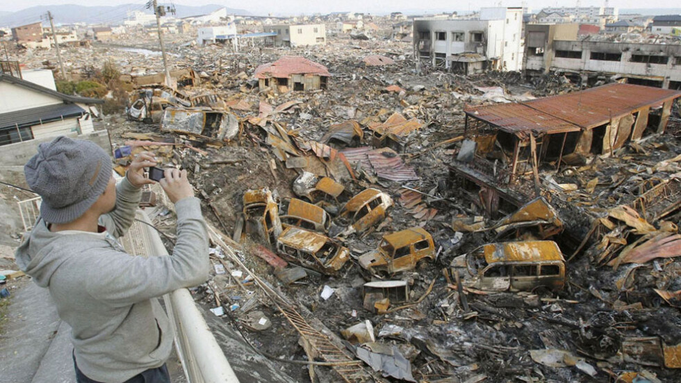 Япония отбелязва 10 години от цунамито, което предизвика ядрена катастрофа