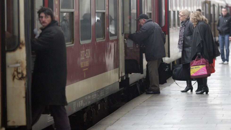  Закъснения и анулирани влакове поради проблем с гарата в София 