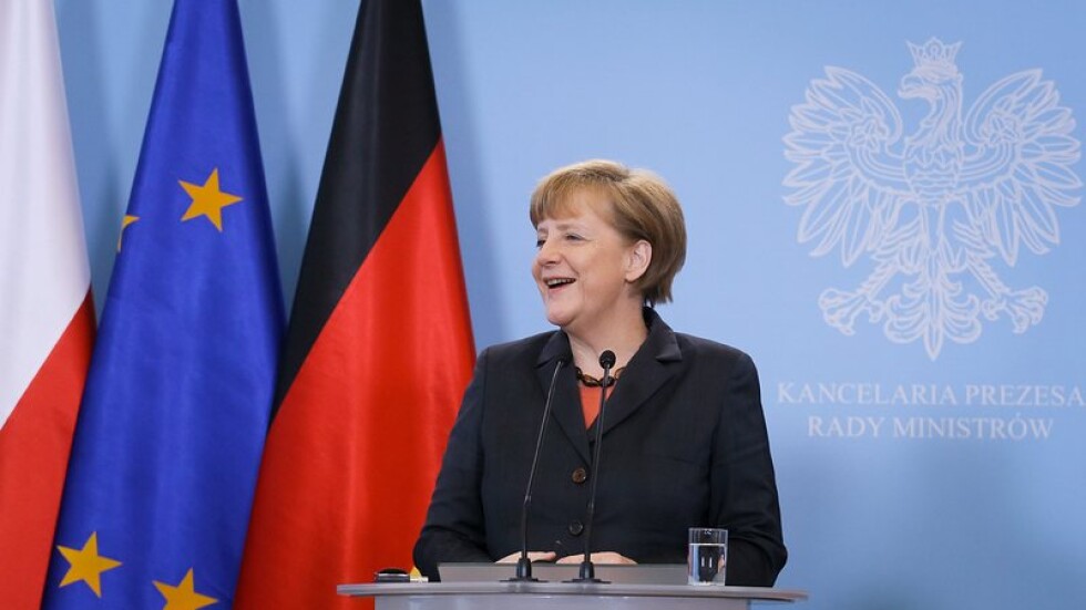 Коалицията на Меркел запазва комфортна преднина пред социалдемократите