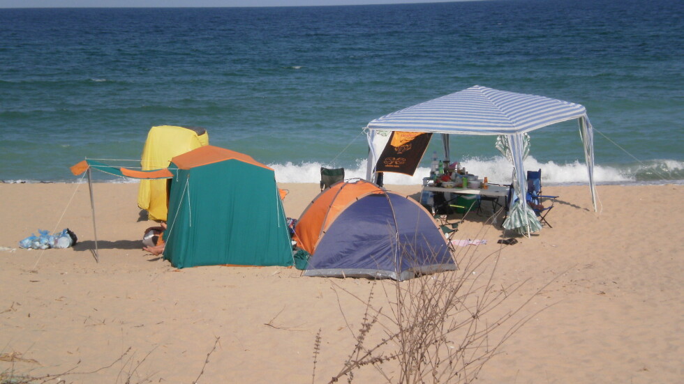 Депутатите все пак забраниха палатките на плажа