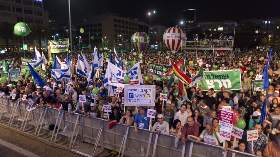 Хиляди на протест срещу премиера Нетаняху в Израел