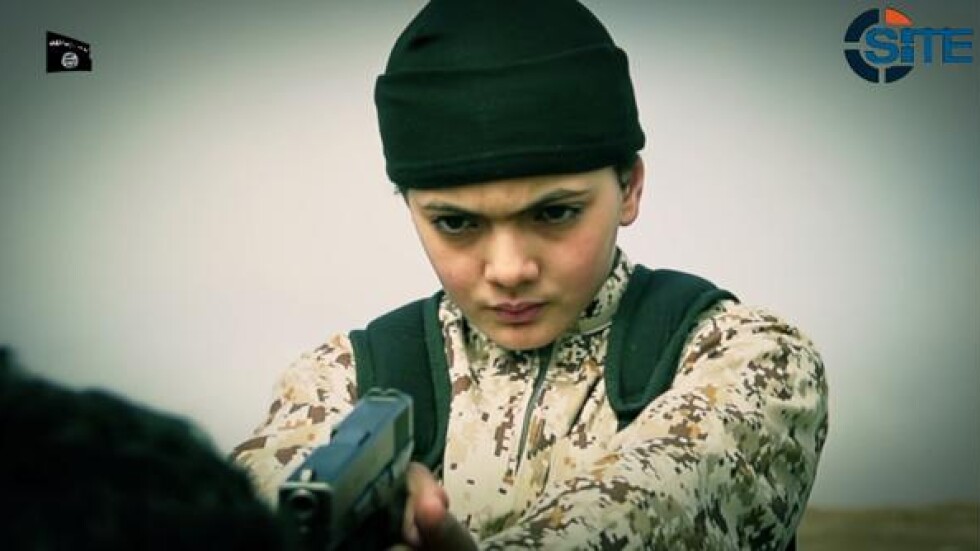 "Ислямска държава" разпространи видео, в което екзекуторът е дете