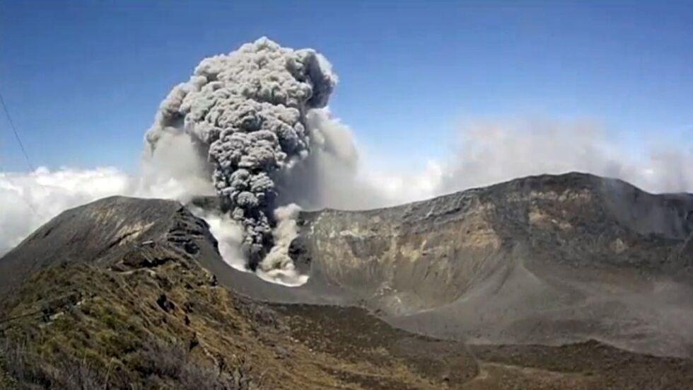 Вулкан изригна в Коста Рика (ВИДЕО)