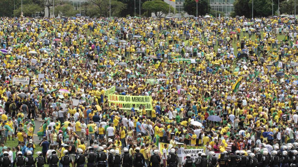 Опозицията в Бразилия иска разследване на Дилма Русеф за корупция 