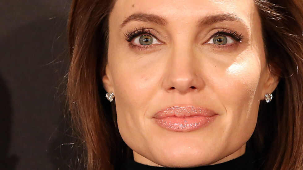Анджелина Джоли е заснела първата си гола сцена след направената й двустранна мастектомия