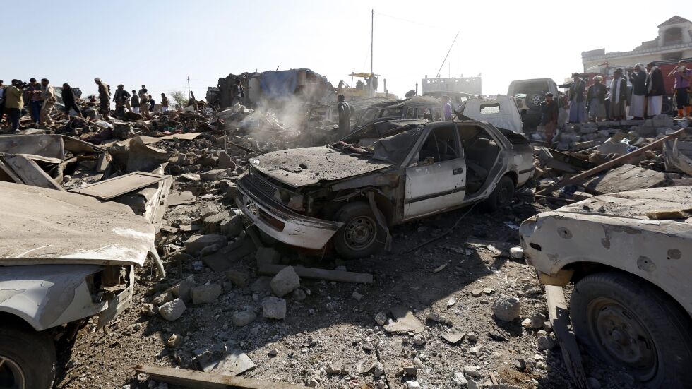 Най-малко 45 души бяха убити при въздушен удар по бежански лагер в Йемен