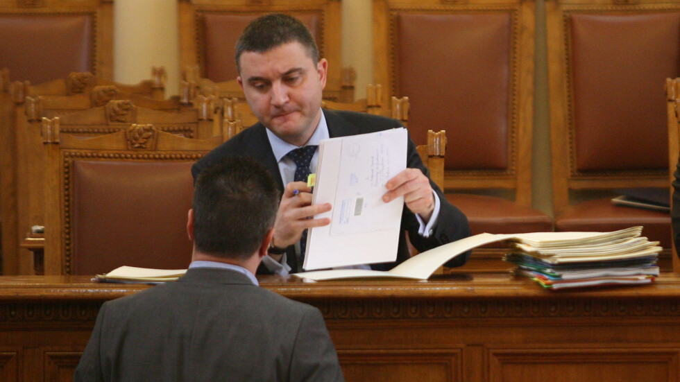 Горанов ще наказва министри с раздути ведомства